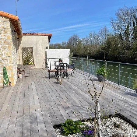 Marais Poitevin Maison Au Bord De L'eau *