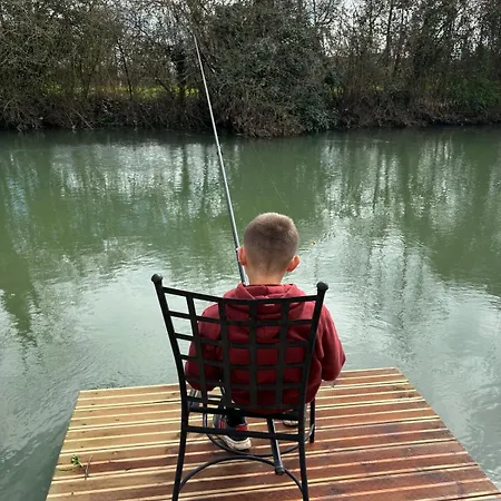 Marais Poitevin Maison Au Bord De L'eau 度假居 *