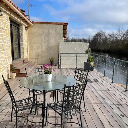 Marais Poitevin Maison Au Bord De L'eau